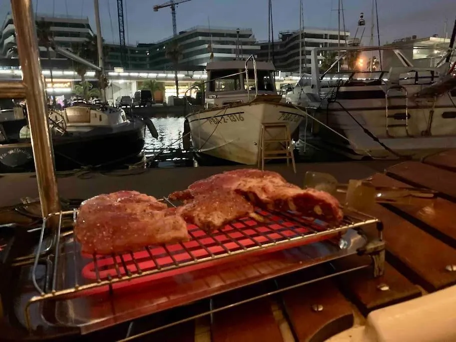 Cozy Boat Hotel In Barcelona & Ac & Wifi & Parking Sant Adria de Besos İspanya