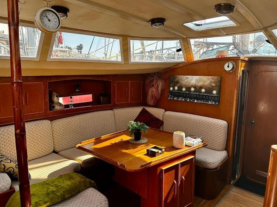 Cozy Boat Hotel In Barcelona & Ac & Wifi & Parking Sant Adria de Besos 0*,  İspanya
