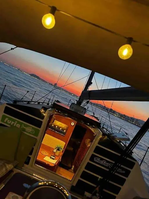 Tekne Cozy Boat Hotel In Barcelona & Ac & Wifi & Parking Sant Adria de Besos