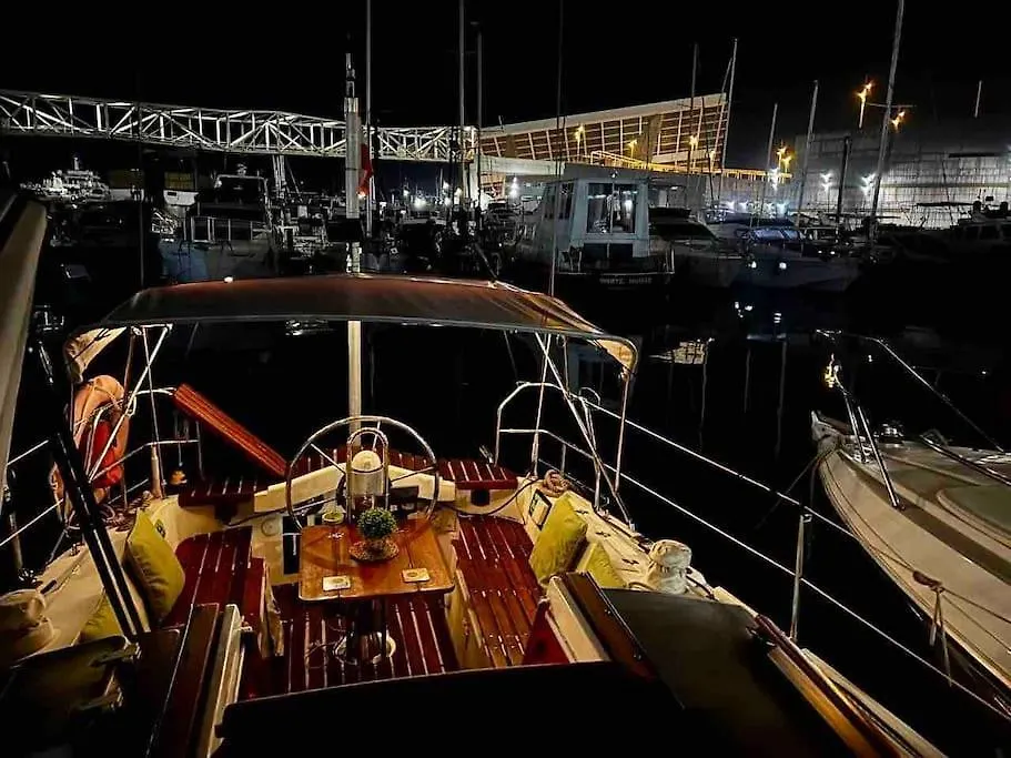 Cozy Boat Hotel In Barcelona & Ac & Wifi & Parking Sant Adria de Besos İspanya
